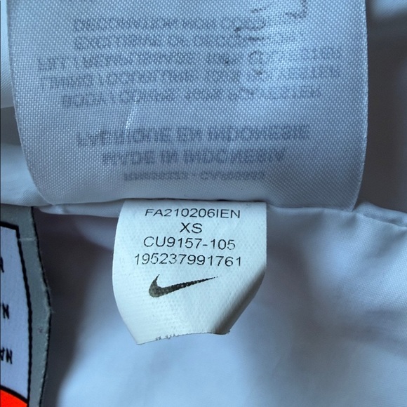 Nike Pink and White Kids‎ Puffer Jacket - Picture 7 of 7